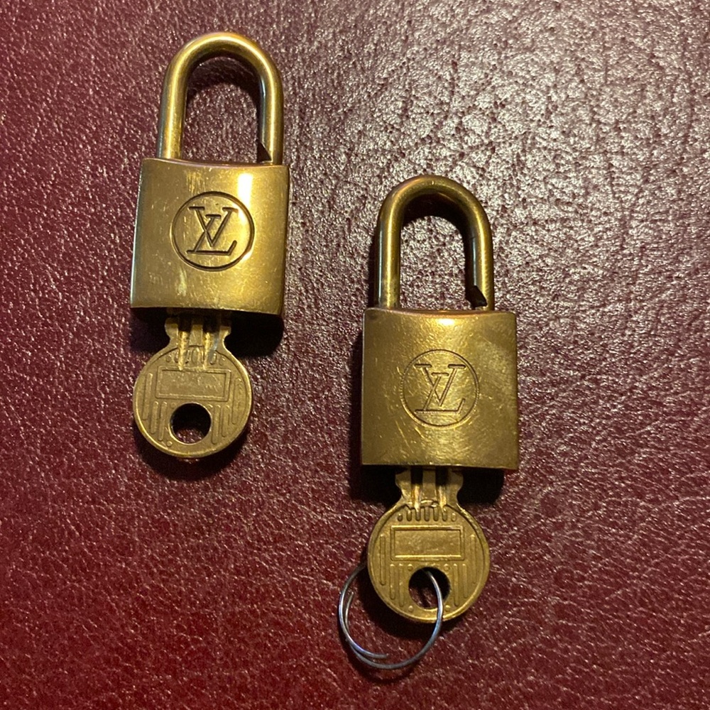 2 lv locks with key- price is for one lock